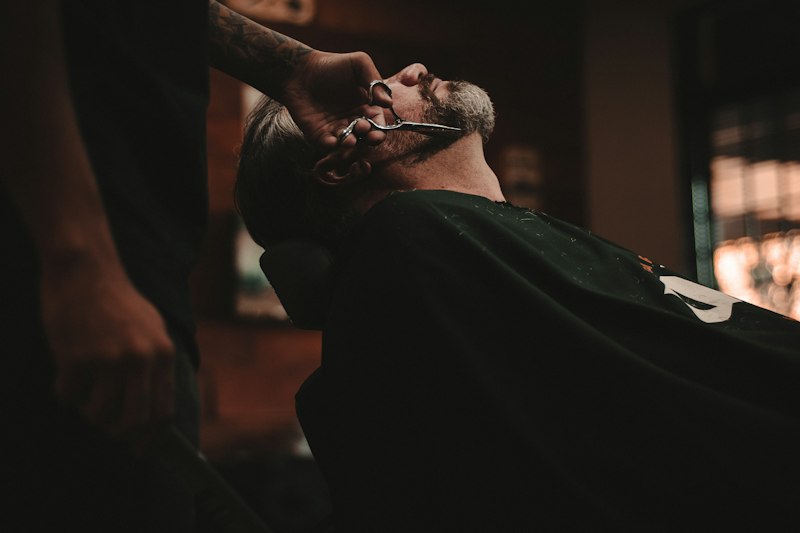 Suasana Kursi Barbershop Higienis dan Nyaman Nanda Barbershop Tambun